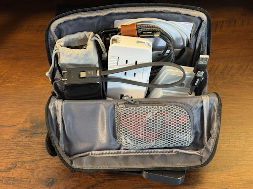 ガジェットポーチの中身